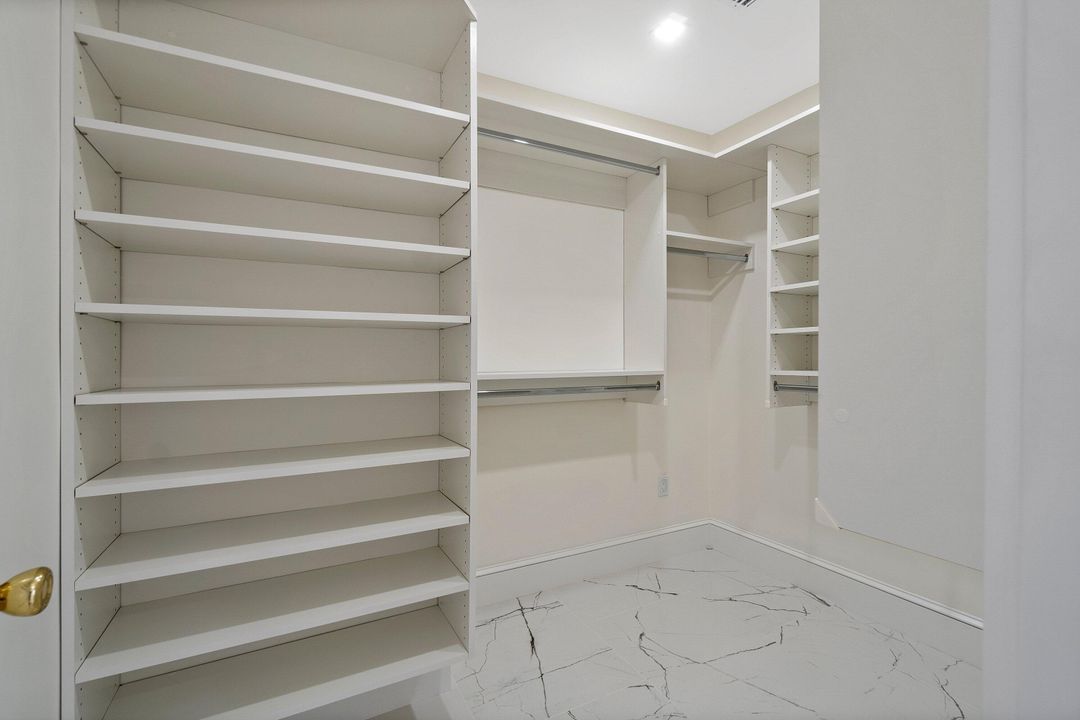 出租: $15,000 (5 贝兹, 4 浴室, 2462 平方英尺)