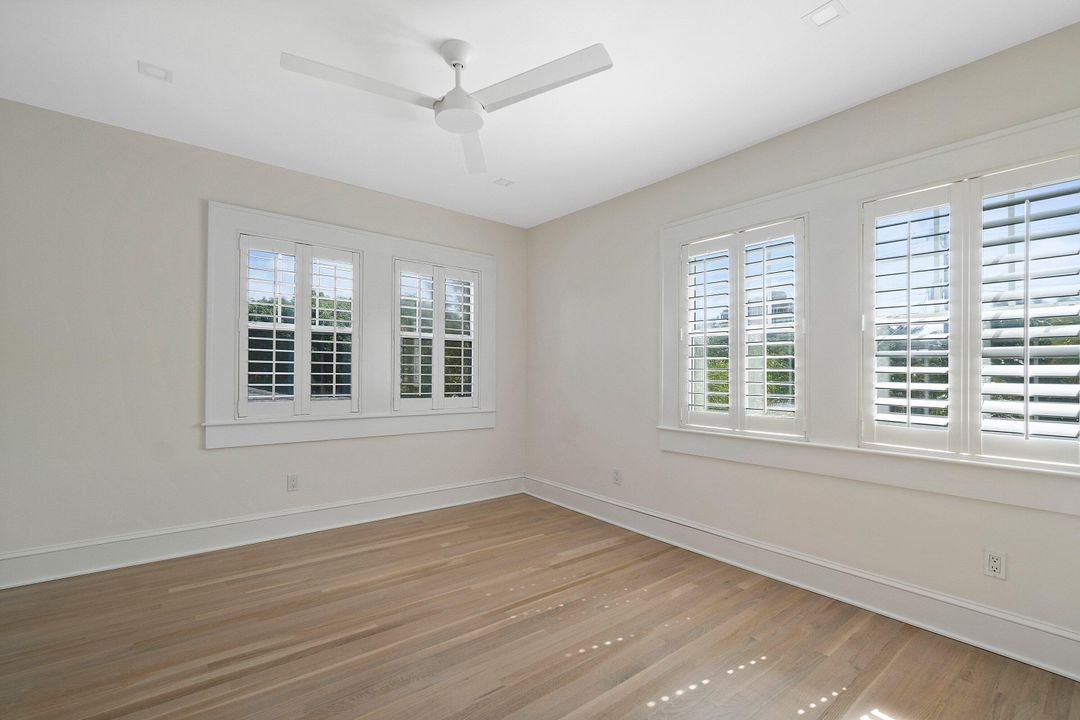 出租: $15,000 (5 贝兹, 4 浴室, 2462 平方英尺)