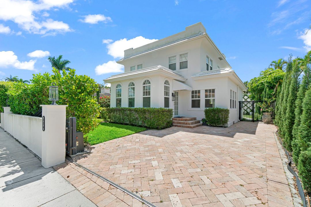 出租: $15,000 (5 贝兹, 4 浴室, 2462 平方英尺)