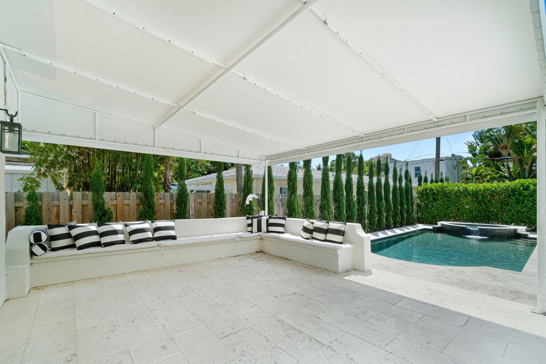 出租: $15,000 (5 贝兹, 4 浴室, 2462 平方英尺)