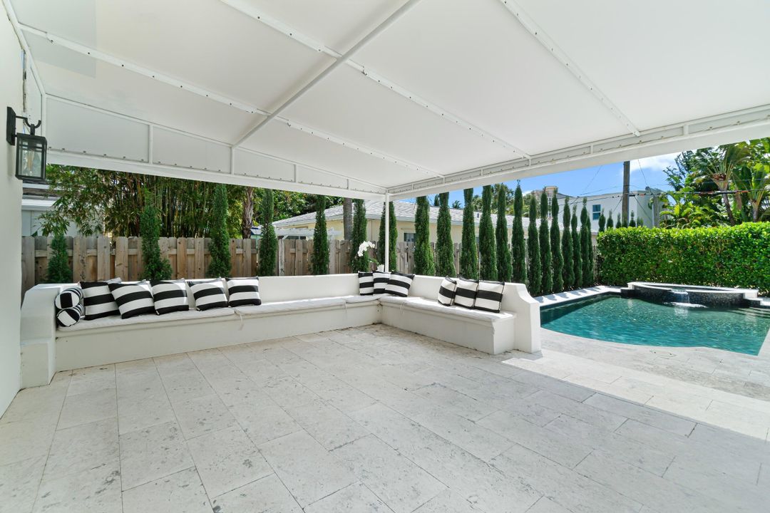 出租: $15,000 (5 贝兹, 4 浴室, 2462 平方英尺)