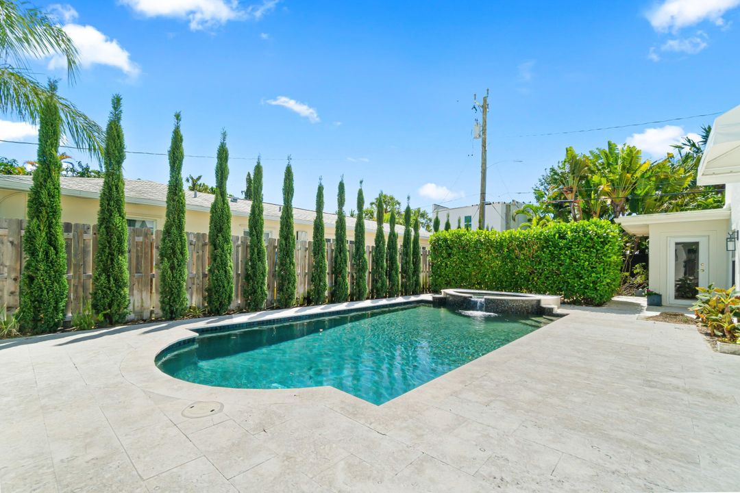 出租: $15,000 (5 贝兹, 4 浴室, 2462 平方英尺)