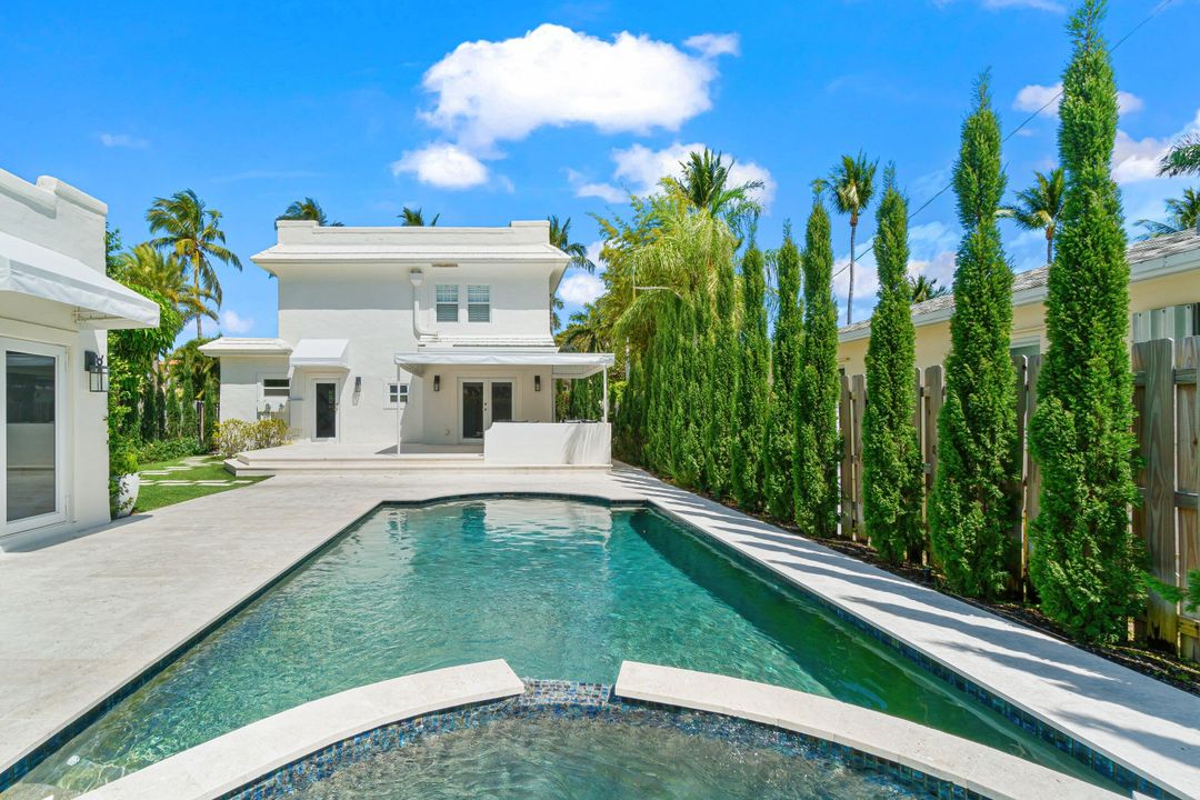 出租: $15,000 (5 贝兹, 4 浴室, 2462 平方英尺)