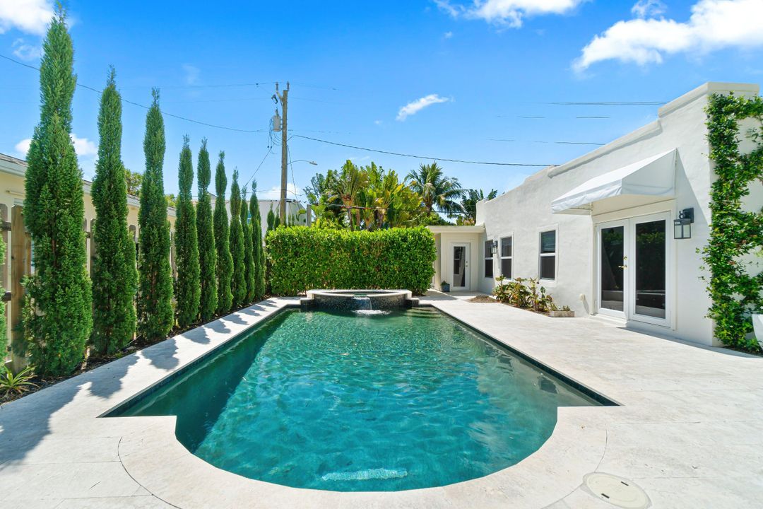 出租: $15,000 (5 贝兹, 4 浴室, 2462 平方英尺)