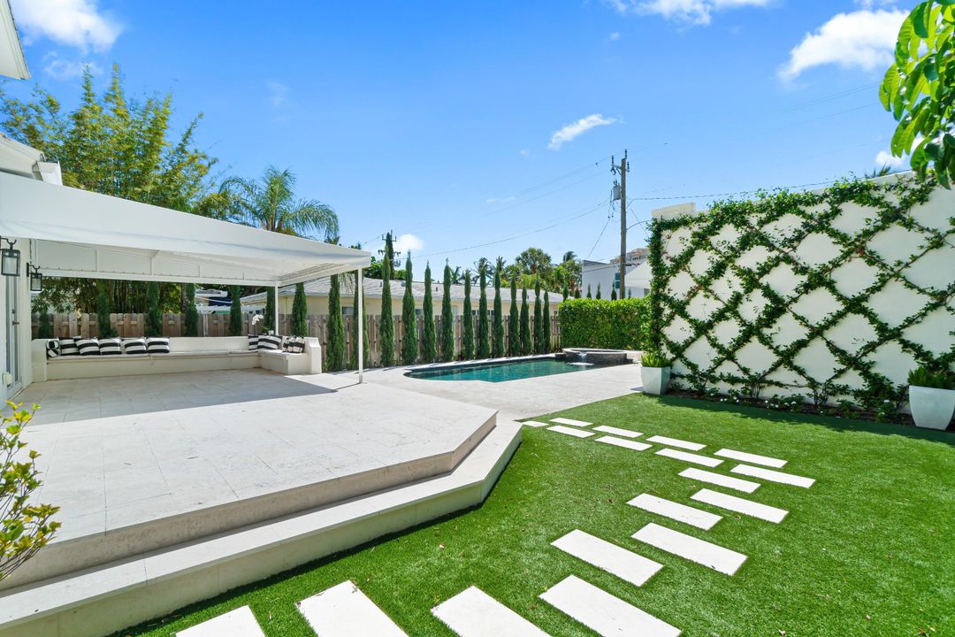 出租: $15,000 (5 贝兹, 4 浴室, 2462 平方英尺)