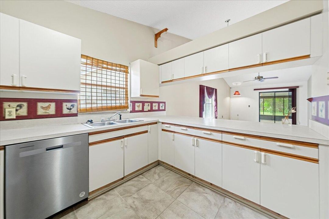 На продажу: $280,000 (3 спален, 2 ванн, 1133 Квадратных фут)