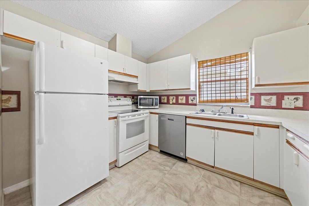 На продажу: $280,000 (3 спален, 2 ванн, 1133 Квадратных фут)