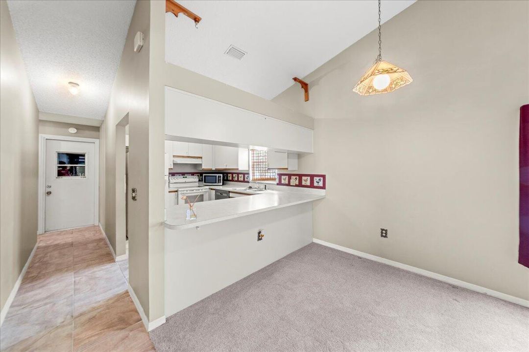 На продажу: $280,000 (3 спален, 2 ванн, 1133 Квадратных фут)