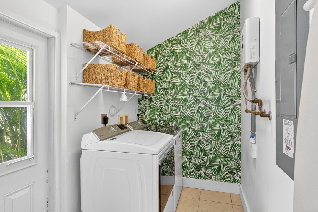 For Sale: $1,995,000 (3 beds, 3 baths, 2147 Square Feet)