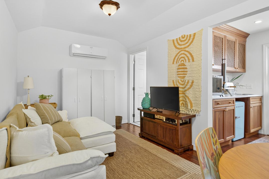 For Sale: $1,995,000 (3 beds, 3 baths, 2147 Square Feet)