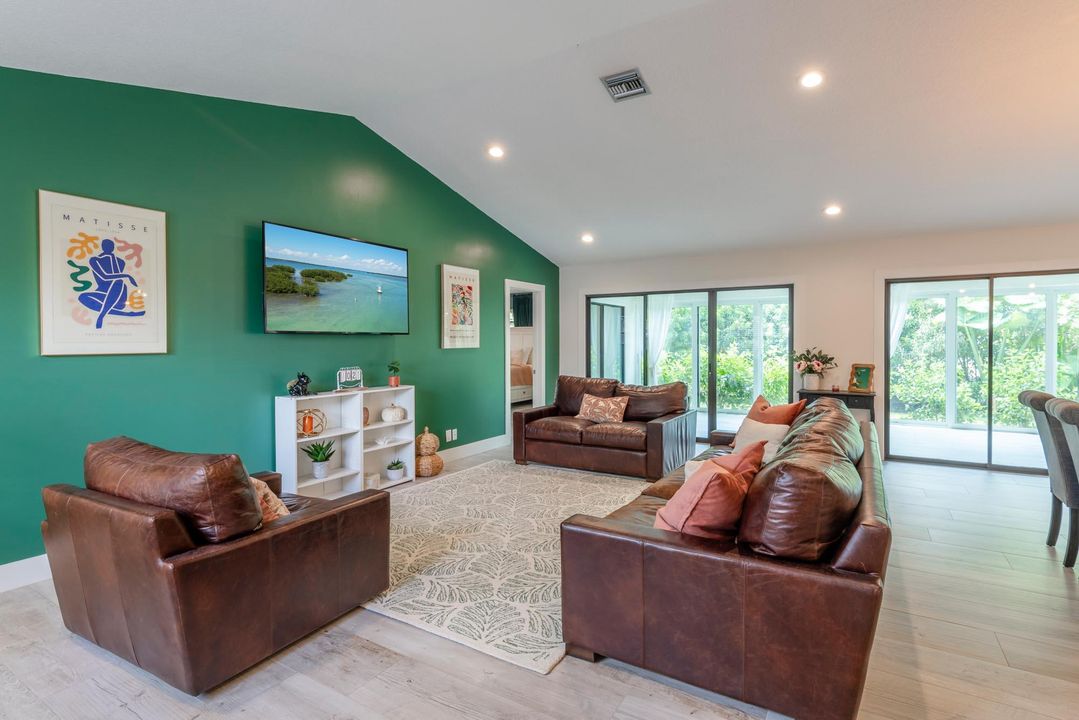 Active With Contract: $650,000 (3 beds, 2 baths, 2263 Square Feet)