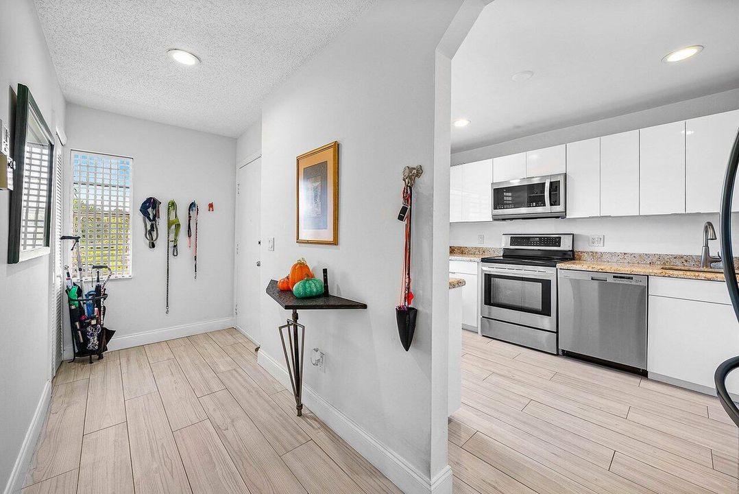 For Sale: $319,000 (2 beds, 2 baths, 1411 Square Feet)