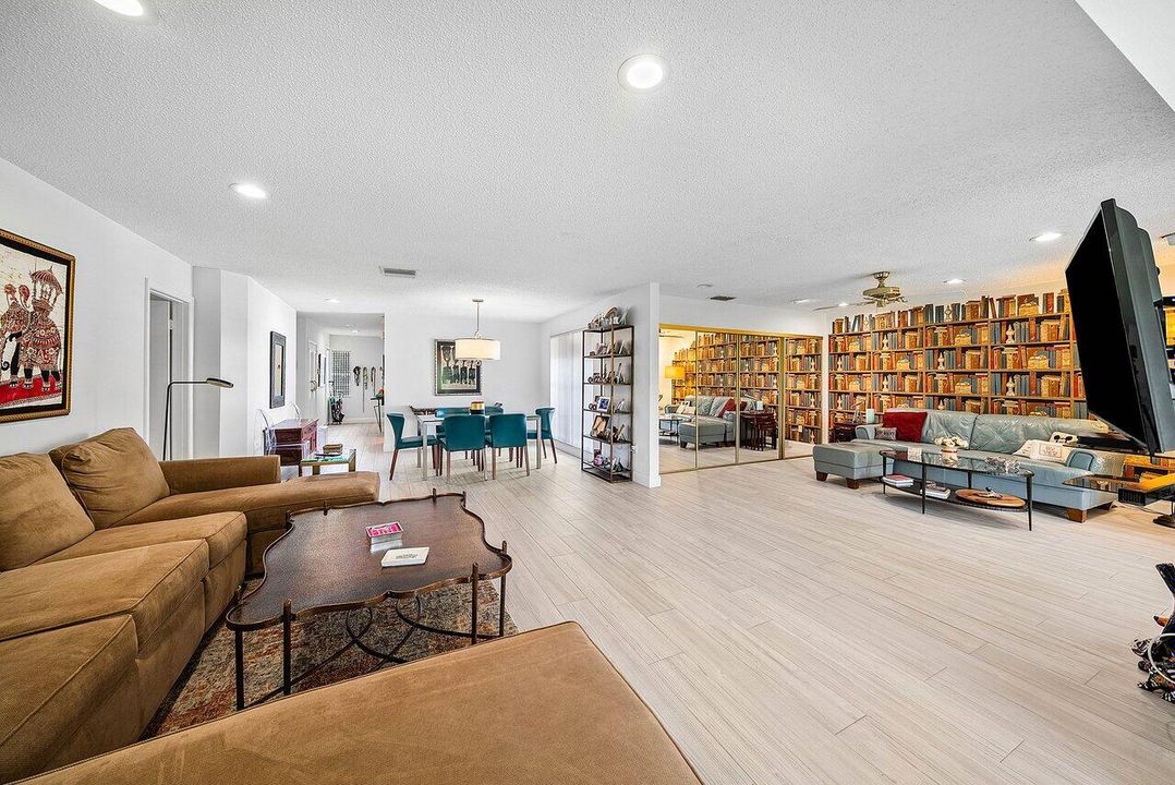 For Sale: $319,000 (2 beds, 2 baths, 1411 Square Feet)