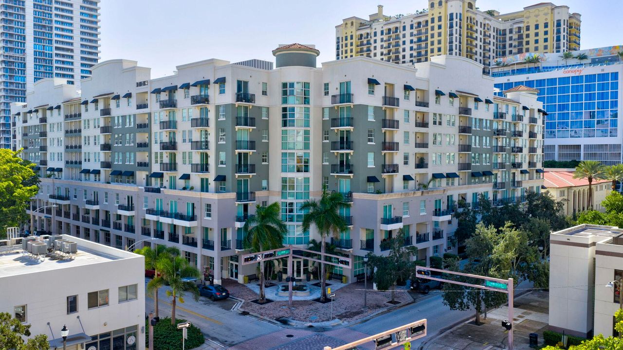 Active With Contract: $535,000 (2 beds, 2 baths, 1114 Square Feet)