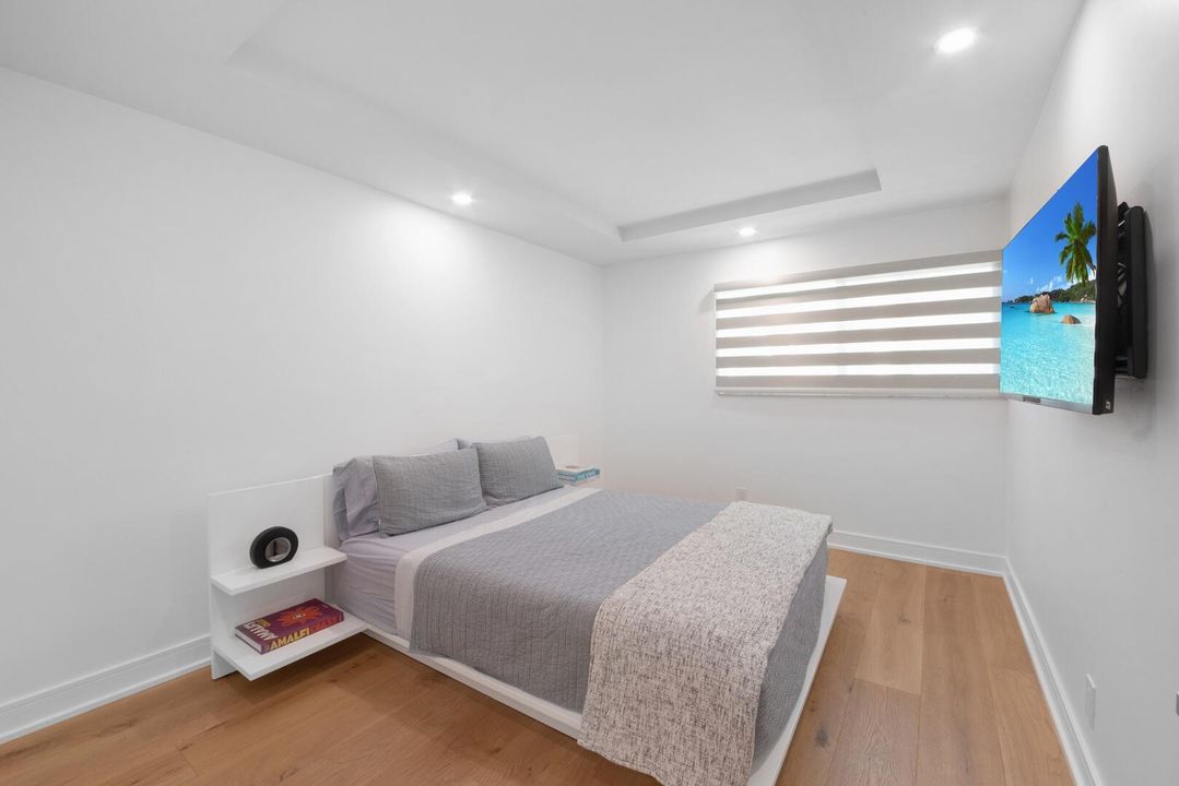 For Sale: $1,899,000 (3 beds, 2 baths, 1950 Square Feet)