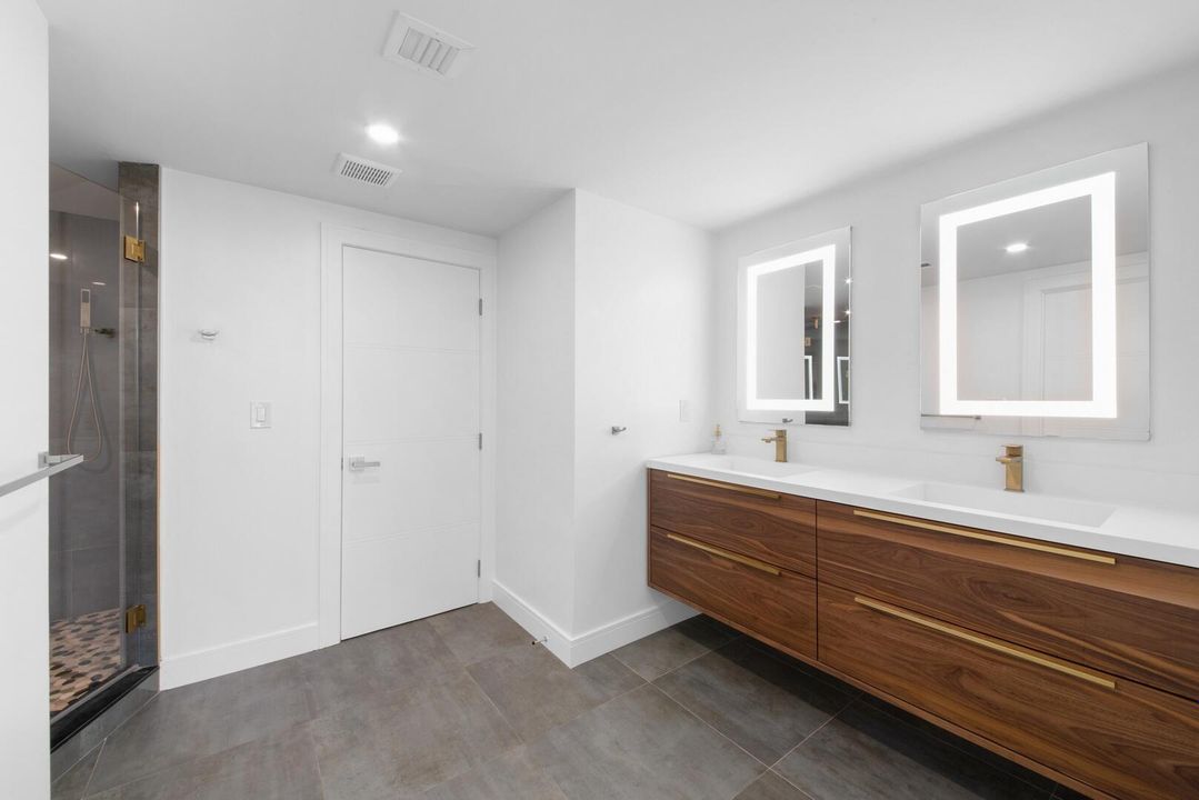 For Sale: $1,899,000 (3 beds, 2 baths, 1950 Square Feet)