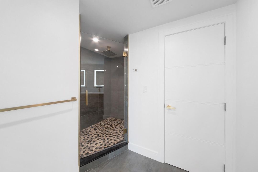 For Sale: $1,899,000 (3 beds, 2 baths, 1950 Square Feet)