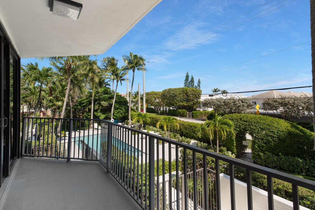 For Sale: $1,899,000 (3 beds, 2 baths, 1950 Square Feet)