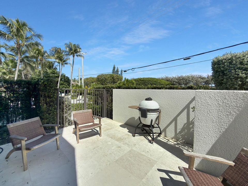 For Sale: $1,899,000 (3 beds, 2 baths, 1950 Square Feet)