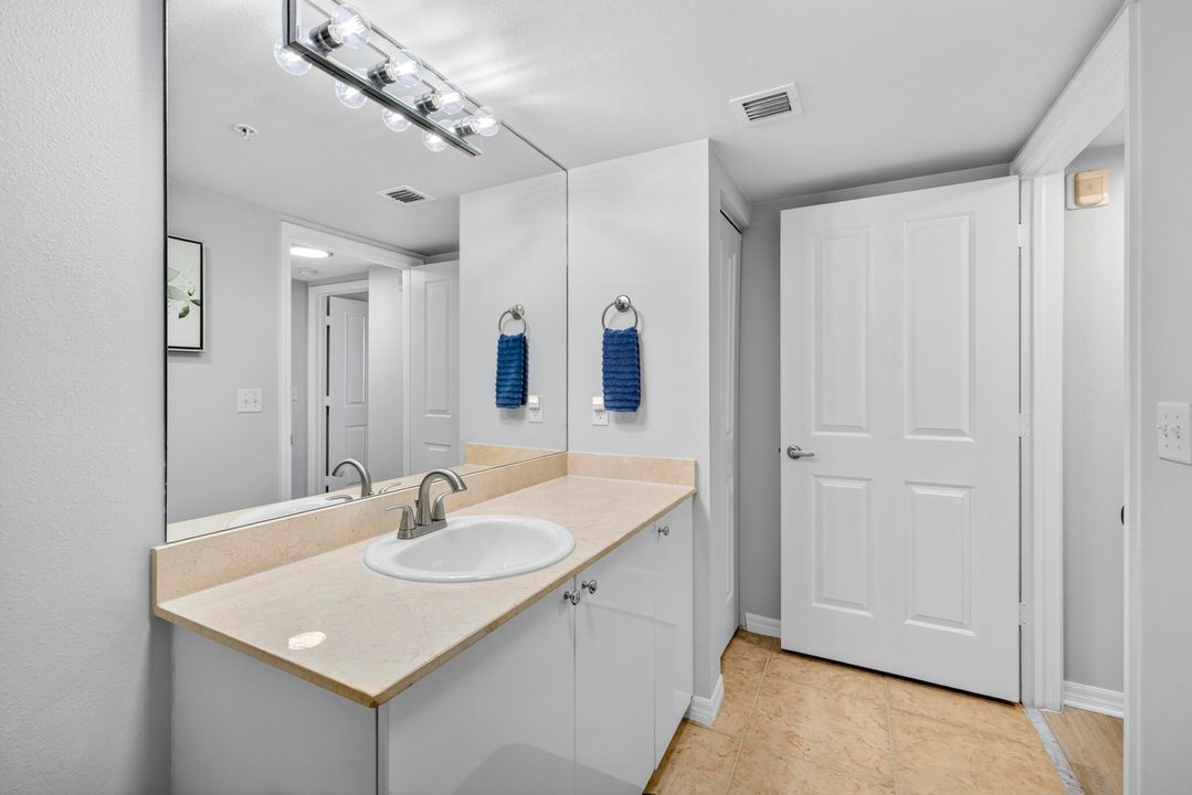 Active With Contract: $535,000 (2 beds, 2 baths, 1114 Square Feet)