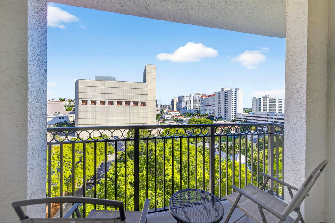 Active With Contract: $535,000 (2 beds, 2 baths, 1114 Square Feet)