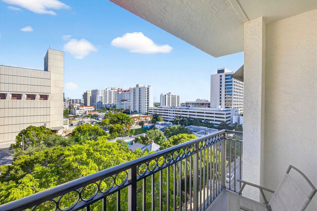 Active With Contract: $535,000 (2 beds, 2 baths, 1114 Square Feet)