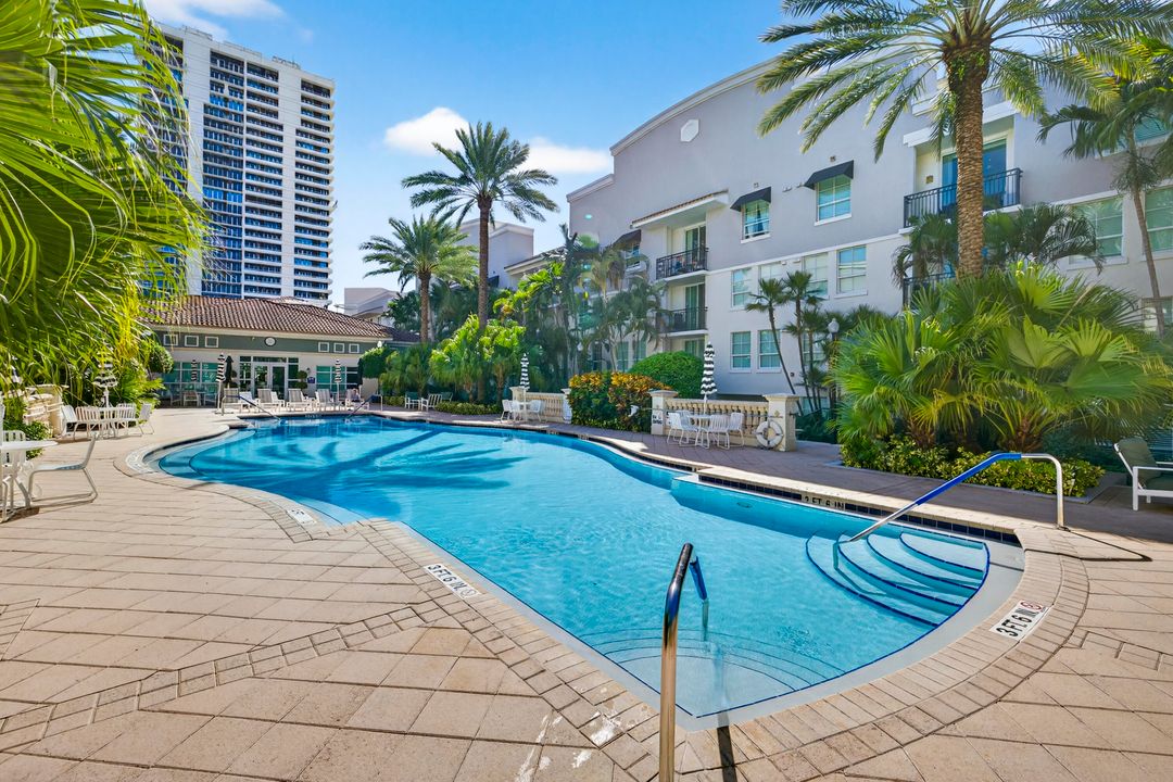 Active With Contract: $535,000 (2 beds, 2 baths, 1114 Square Feet)