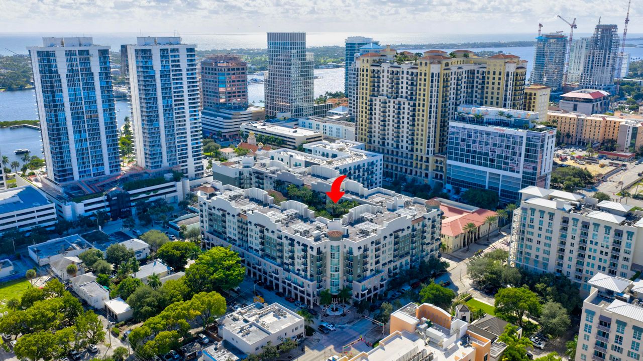 Active With Contract: $535,000 (2 beds, 2 baths, 1114 Square Feet)