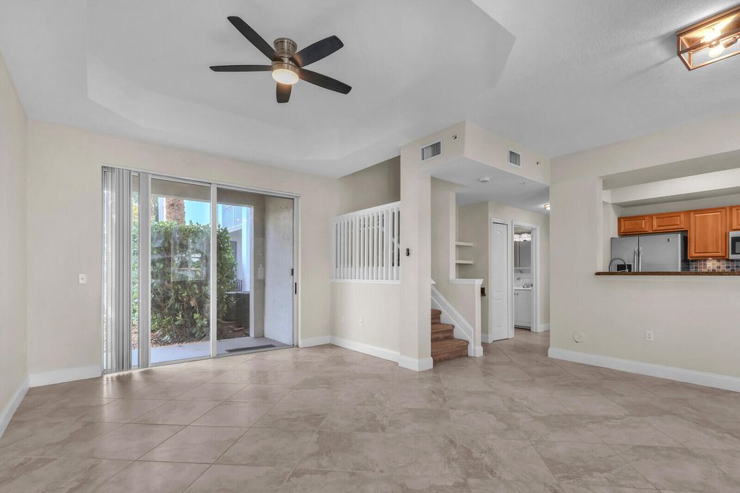 Под контрактом: $3,000 (3 спален, 2 ванн, 1454 Квадратных фут)