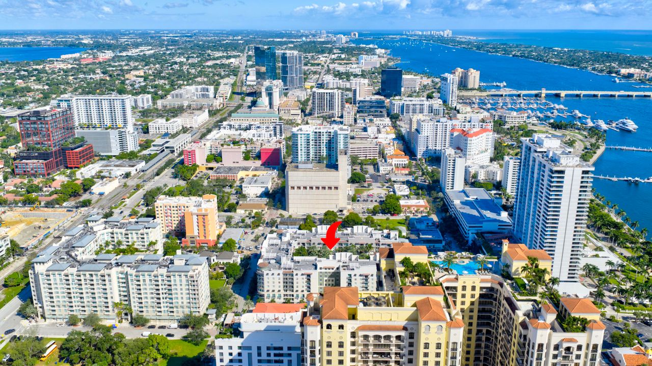 Active With Contract: $535,000 (2 beds, 2 baths, 1114 Square Feet)