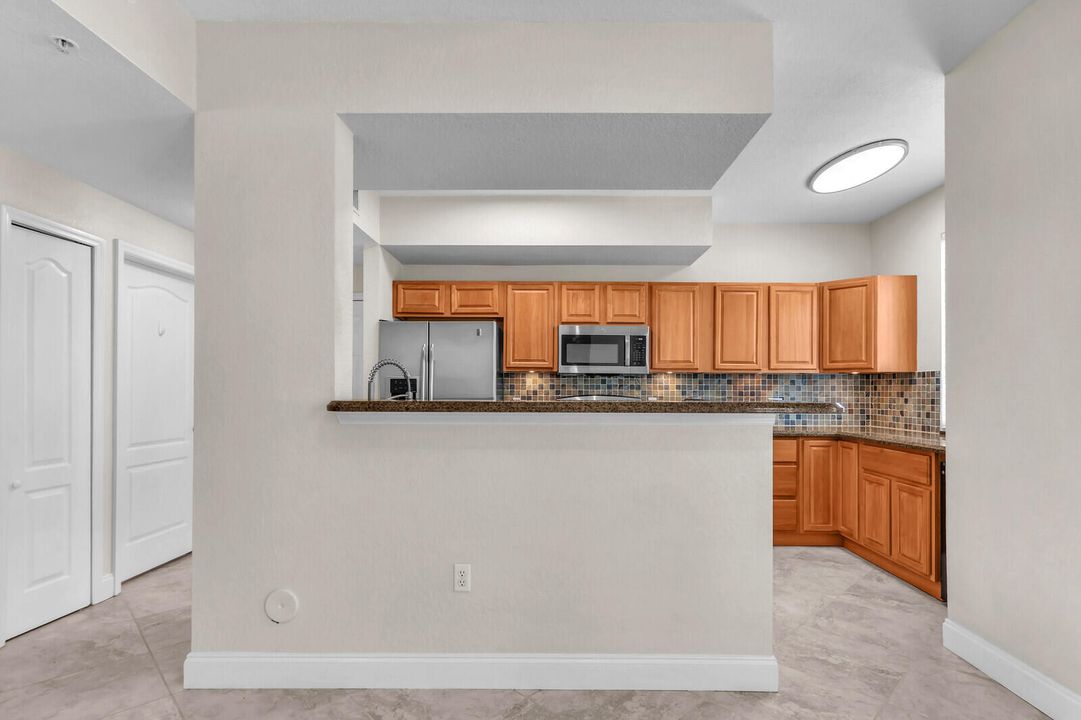 Под контрактом: $3,000 (3 спален, 2 ванн, 1454 Квадратных фут)