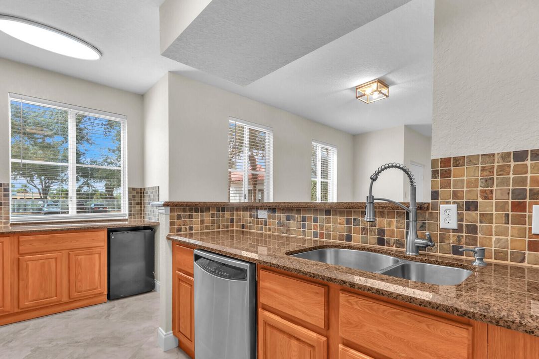 Под контрактом: $3,000 (3 спален, 2 ванн, 1454 Квадратных фут)