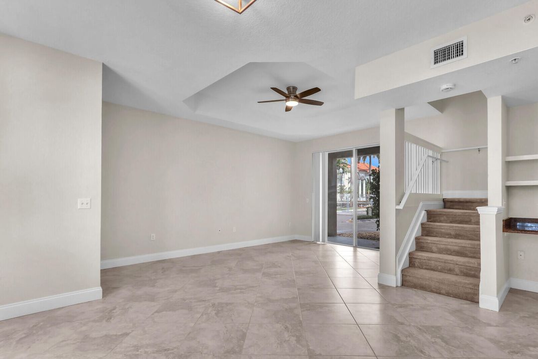 Под контрактом: $3,000 (3 спален, 2 ванн, 1454 Квадратных фут)