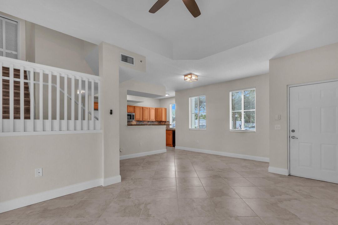 Под контрактом: $3,000 (3 спален, 2 ванн, 1454 Квадратных фут)