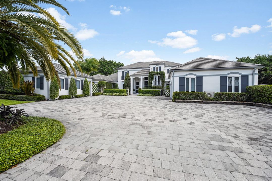 For Rent: $50,000 (6 beds, 7 baths, 5698 Square Feet)