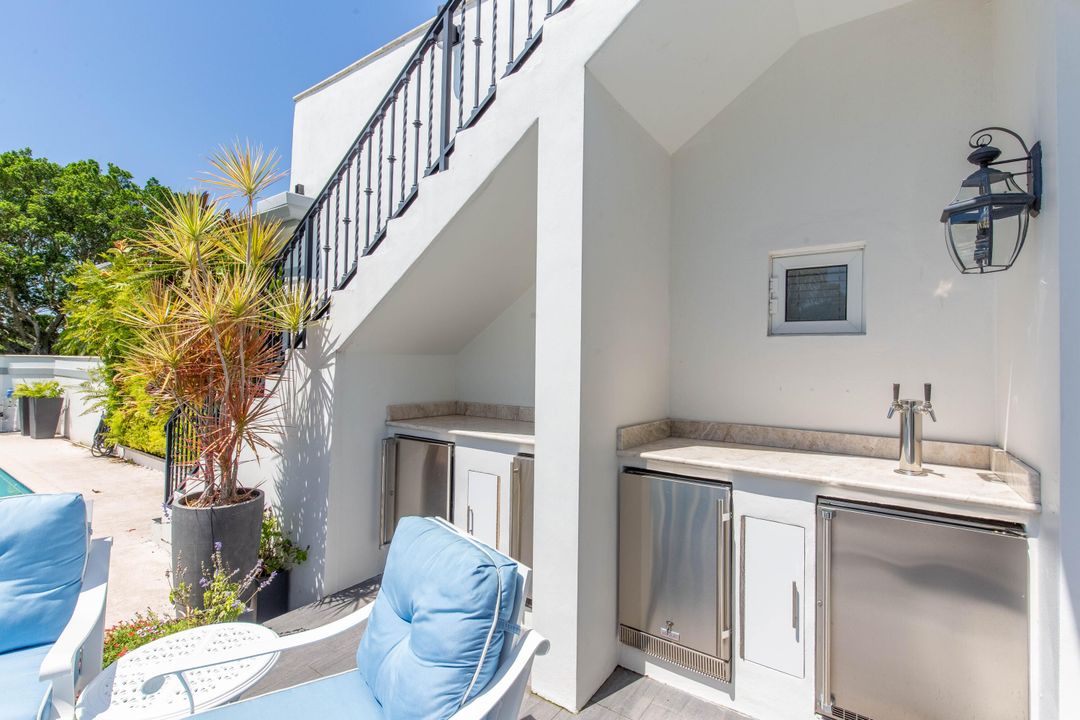 For Rent: $50,000 (6 beds, 7 baths, 5698 Square Feet)