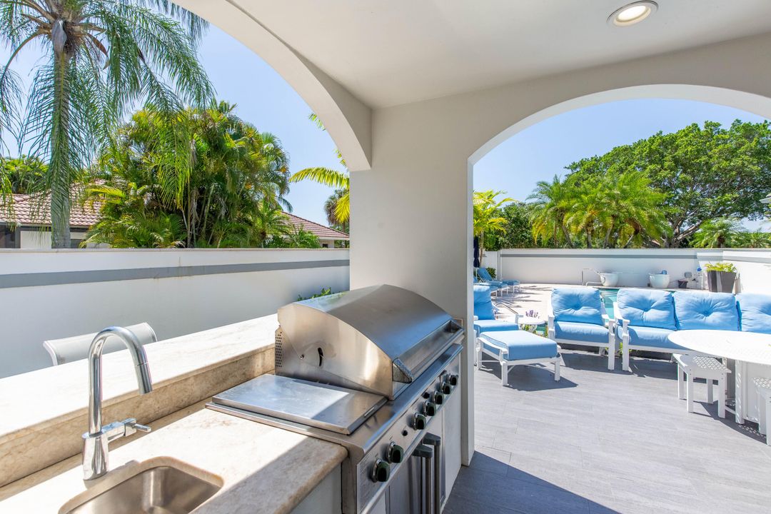 For Rent: $50,000 (6 beds, 7 baths, 5698 Square Feet)