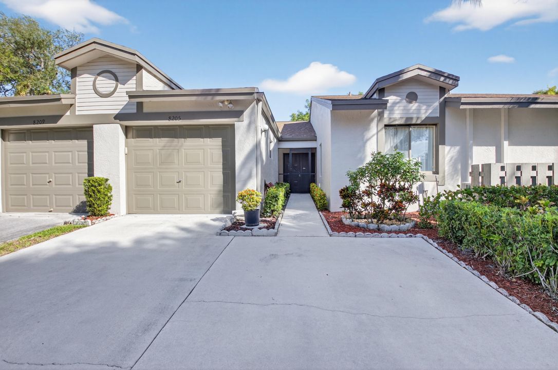 For Sale: $314,900 (2 beds, 2 baths, 1310 Square Feet)