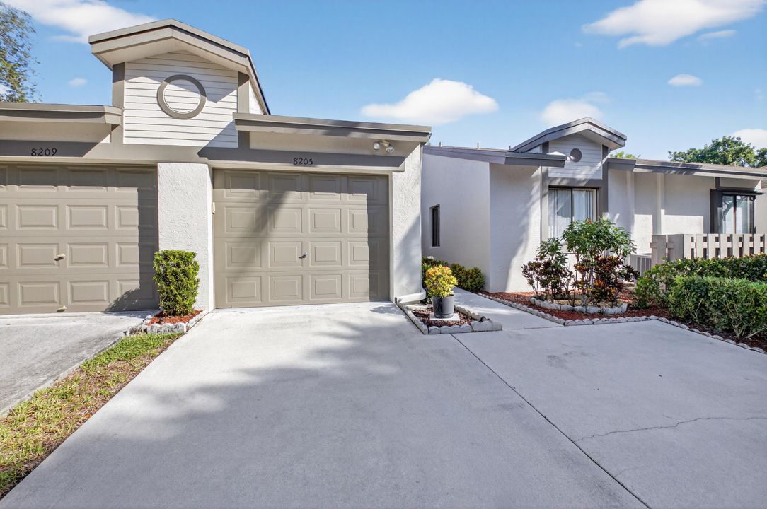 For Sale: $314,900 (2 beds, 2 baths, 1310 Square Feet)