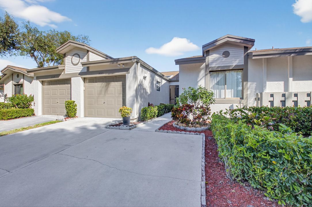 For Sale: $314,900 (2 beds, 2 baths, 1310 Square Feet)