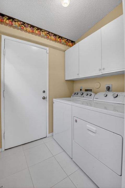 For Sale: $314,900 (2 beds, 2 baths, 1310 Square Feet)