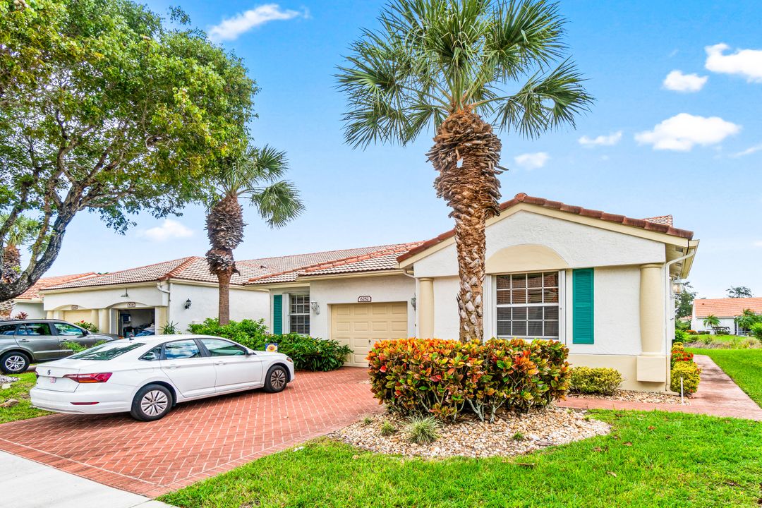 Active With Contract: $357,500 (2 beds, 2 baths, 1649 Square Feet)