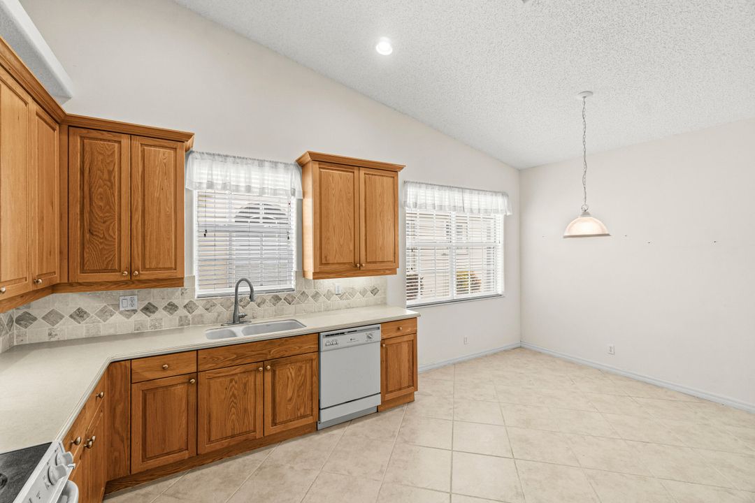 Active With Contract: $357,500 (2 beds, 2 baths, 1649 Square Feet)