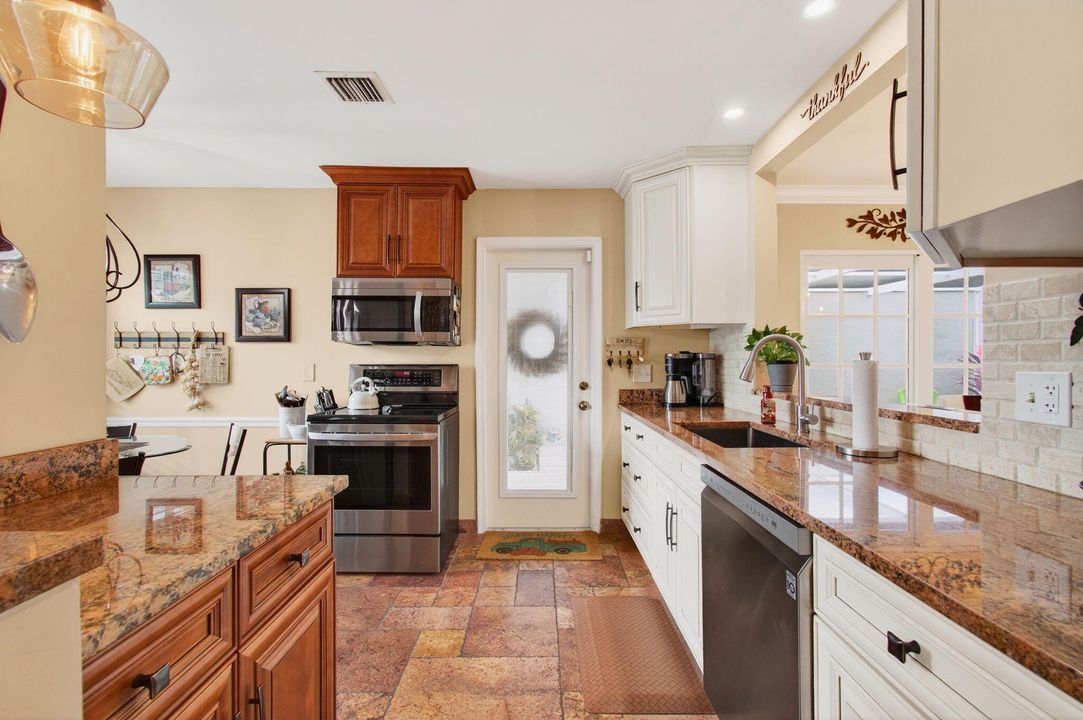 For Rent: $2,900 (2 beds, 2 baths, 1073 Square Feet)