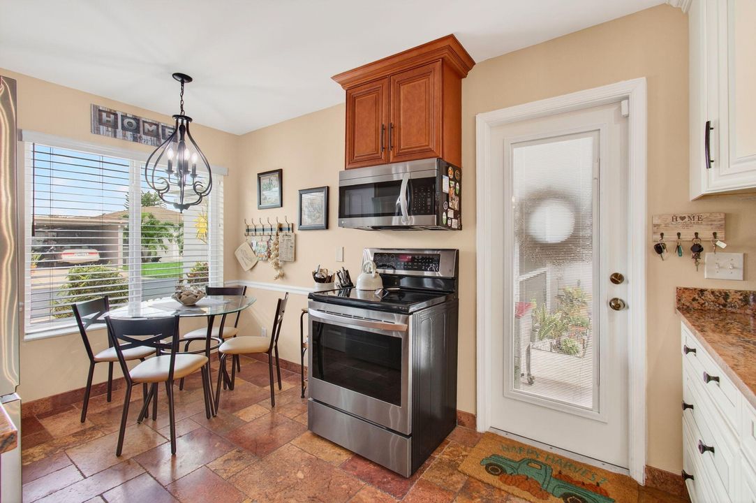 For Rent: $2,900 (2 beds, 2 baths, 1073 Square Feet)