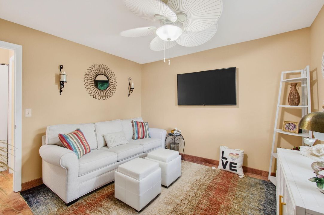 For Rent: $2,900 (2 beds, 2 baths, 1073 Square Feet)