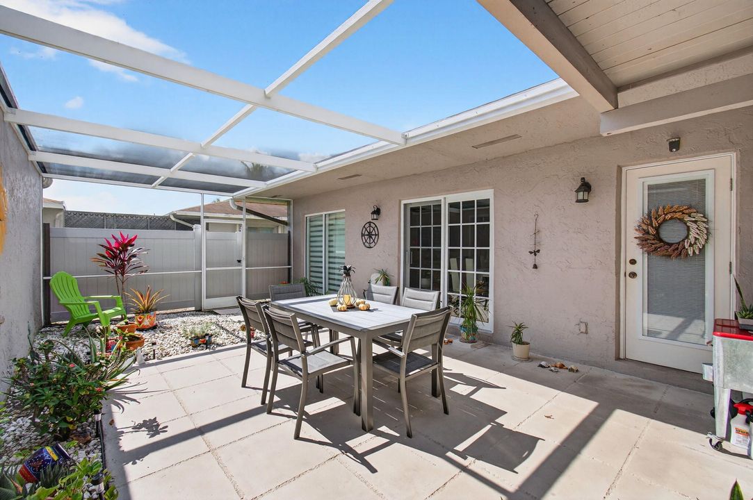 For Rent: $2,900 (2 beds, 2 baths, 1073 Square Feet)