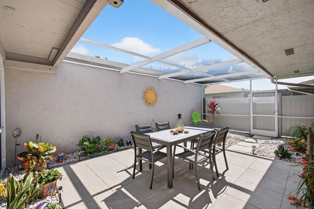 For Rent: $2,900 (2 beds, 2 baths, 1073 Square Feet)