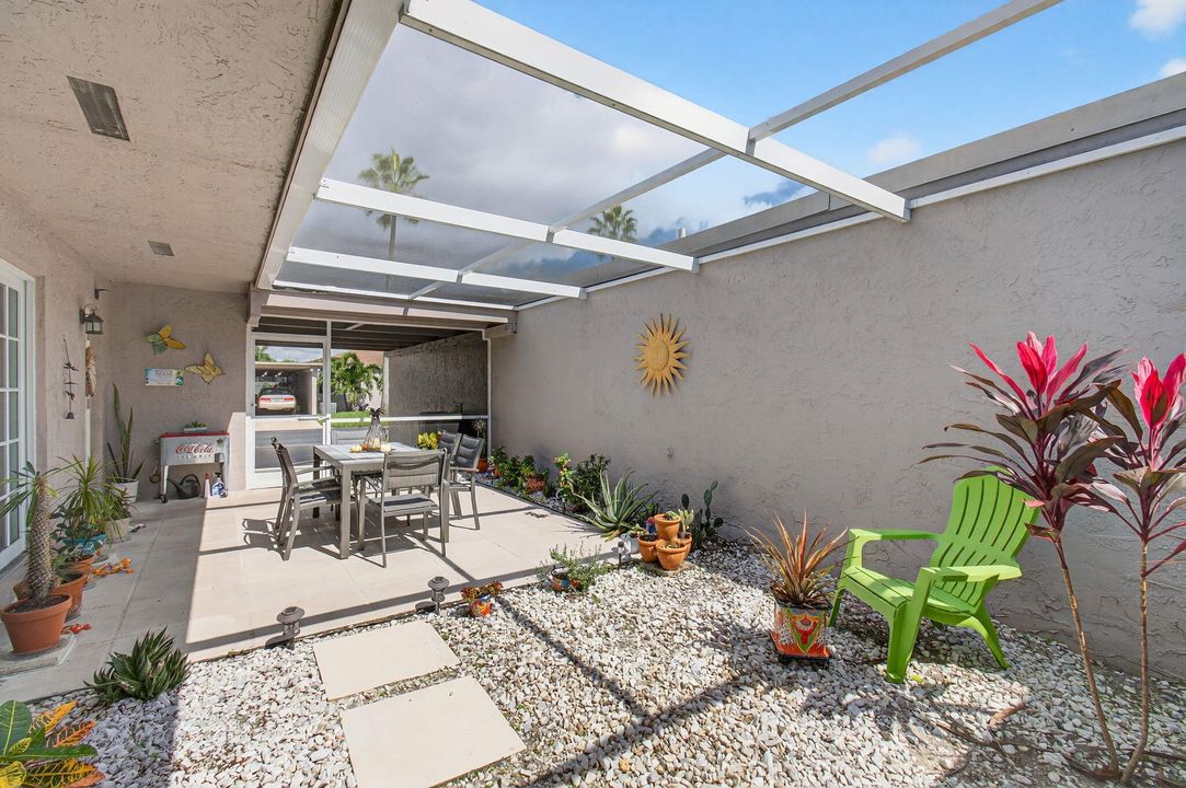 For Rent: $2,900 (2 beds, 2 baths, 1073 Square Feet)