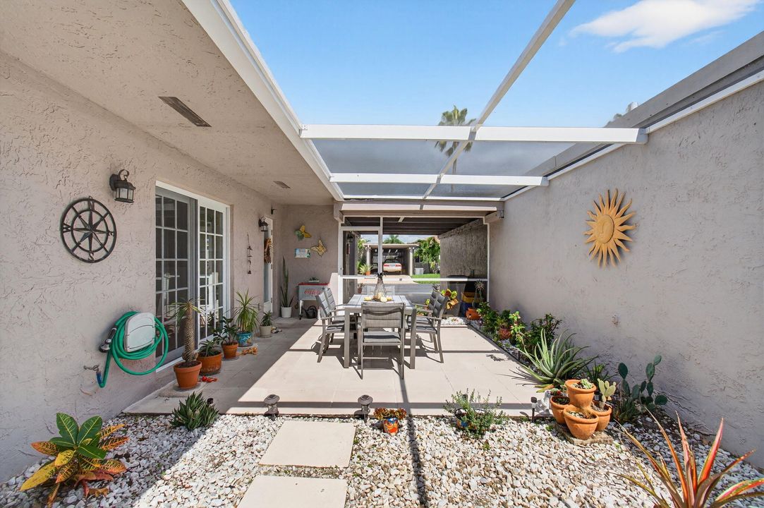 For Rent: $2,900 (2 beds, 2 baths, 1073 Square Feet)